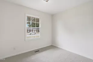 1120 W Pope St, Benson, NC 27504 - Photo 17