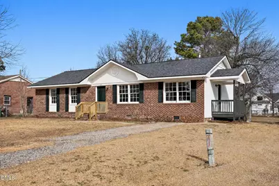 1120 W Pope Street, Benson, NC 27504 - Photo 3