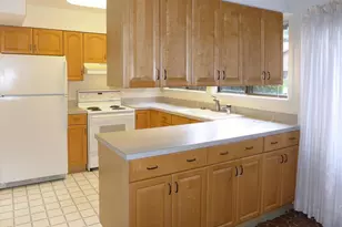 1305 Oak Tree Dr, Chapel Hill, NC 27517 - Photo 9