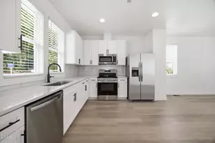 2811 Wilcox Pl, Raleigh, NC 27607 - Photo 3