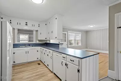 606 W Harnett Street, Benson, NC 27504 - Photo 13