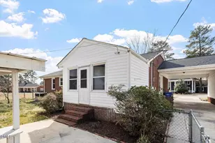 606 W Harnett St, Benson, NC 27504 - Photo 5