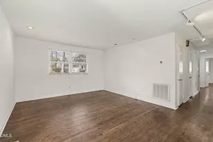 407 Hickory Dr, Chapel Hill, NC 27517 - Photo 3