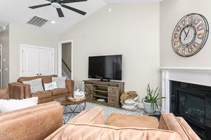 1072 Lobdale Ct, Burlington, NC 27215 - Photo 9