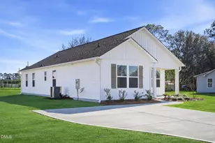 232 Rae St, Warsaw, NC 28398 - Photo 3