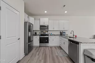 389 Channel Drop Dr, Clayton, NC 27520 - Photo 9