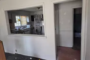 207 E Maple St, Mount Olive, NC 28365 - Photo 3