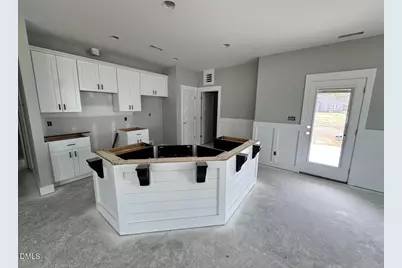 102 Lynn Lane, Selma, NC 27576 - Photo 5