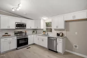 304 E Pope Ave, Kenly, NC 27542 - Photo 15