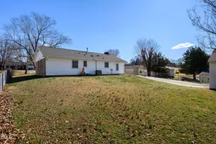 2340 Buckingham Rd, Burlington, NC 27217 - Photo 21