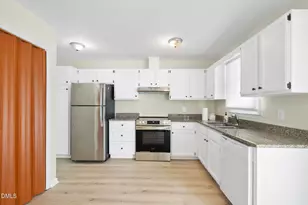 6108 New Market Way, Raleigh, NC 27609 - Photo 7