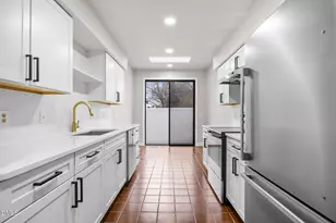 14 Tottenham Ln, Chapel Hill, NC 27517 - Photo 9