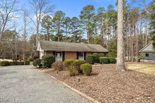 565 Chelsea Dr, Sanford, NC 27332 - Photo 5