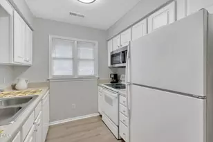 2811 Edridge Ct, Raleigh, NC 27612 - Photo 9