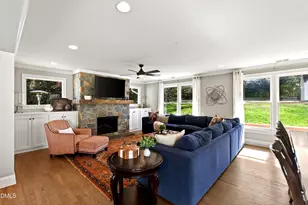 2638 Lakeview Dr, Raleigh, NC 27609 - Photo 9