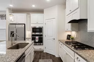 6434 Crown Pkwy, Durham, NC 27703 - Photo 7