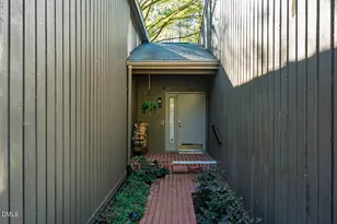 4 Wellesley Pl, Chapel Hill, NC 27517 - Photo 5