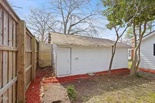 310 N 6th St, Smithfield, NC 27577 - Photo 27