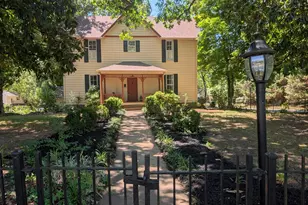 916 W Davis St, Burlington, NC 27215 - Photo 1