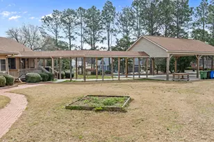 303 N Lincoln St, Benson, NC 27504 - Photo 11