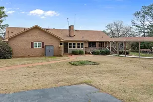 303 N Lincoln St, Benson, NC 27504 - Photo 11