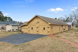 303 N Lincoln St, Benson, NC 27504 - Photo 53