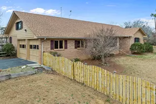 303 N Lincoln St, Benson, NC 27504 - Photo 5