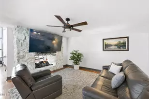 474 E Barefoot Rd, Newton Grove, NC 28366 - Photo 21