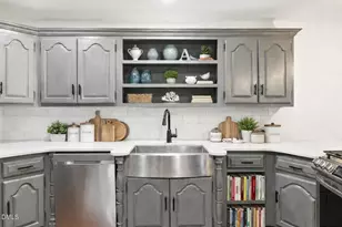 474 E Barefoot Rd, Newton Grove, NC 28366 - Photo 17