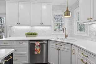 6009 Sweden Dr, Raleigh, NC 27612 - Photo 9