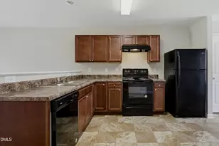 508 Directive Dr, Hope Mills, NC 28348 - Photo 5