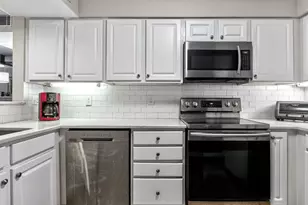 1061 Wirewood Dr, Raleigh, NC 27605 - Photo 9