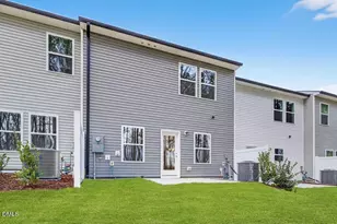 572 Barrington Row Ave, Zebulon, NC 27597 - Photo 9