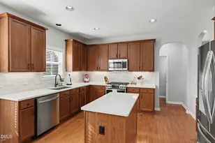 2605 Bloomsberry Ridge Dr, Fuquay-Varina, NC 27526 - Photo 5