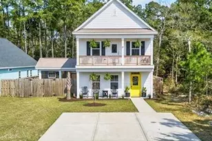 1212 N Caswell Ave, Southport, NC 28461 - Photo 1