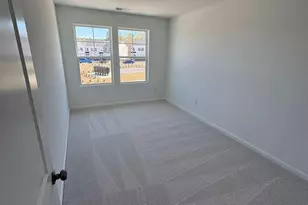 425 Venetian Dr, Sanford, NC 27330 - Photo 9