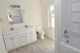 703 W Main St, Clinton, NC 28328 - Photo 9