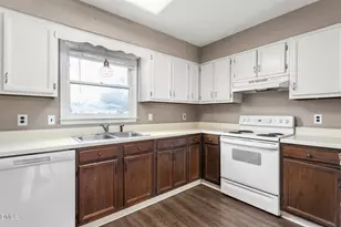 3228 Woodside Ave, Graham, NC 27253 - Photo 9