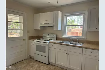 410 W Godwin Street, Dunn, NC 28334 - Photo 3