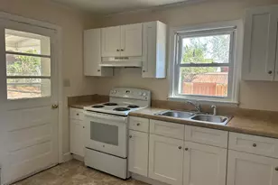 410 W Godwin St, Dunn, NC 28334 - Photo 3