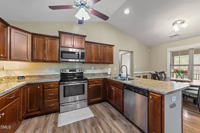 109 Parkers Pointe Drive, Benson, NC 27504 - Photo 15