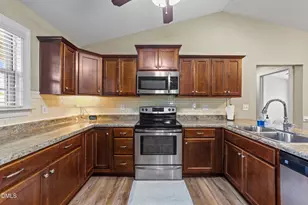 109 Parkers Pointe Dr, Benson, NC 27504 - Photo 3