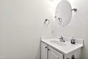 1010 Nicholwood Dr, Raleigh, NC 27605 - Photo 23