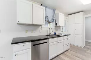 944 Sunset Dr, Graham, NC 27253 - Photo 7