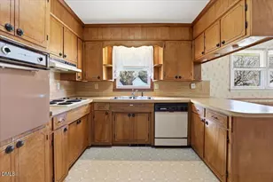 216 Crescent Dr, Clayton, NC 27520 - Photo 9