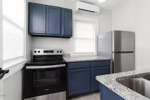 204 W Holt St, Burlington, NC 27217 - Photo 5