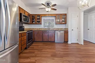 1524 Edgeside Ct, Raleigh, NC 27609 - Photo 9