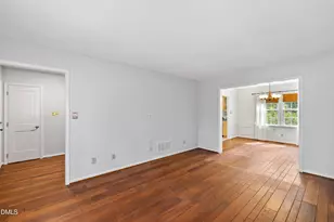 400 Cedar Hill Ln, Raleigh, NC 27609 - Photo 9