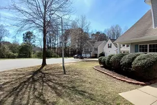 758 Sycamore Springs Dr, Fuquay-Varina, NC 27526 - Photo 3