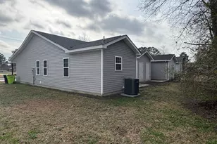 305 S Sycamore St, Fremont, NC 27830 - Photo 3